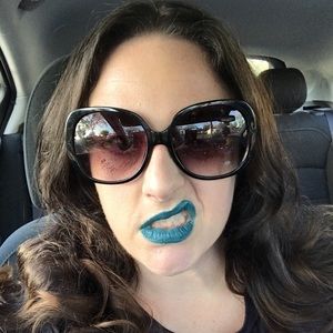 Meet your Posher, Desiree